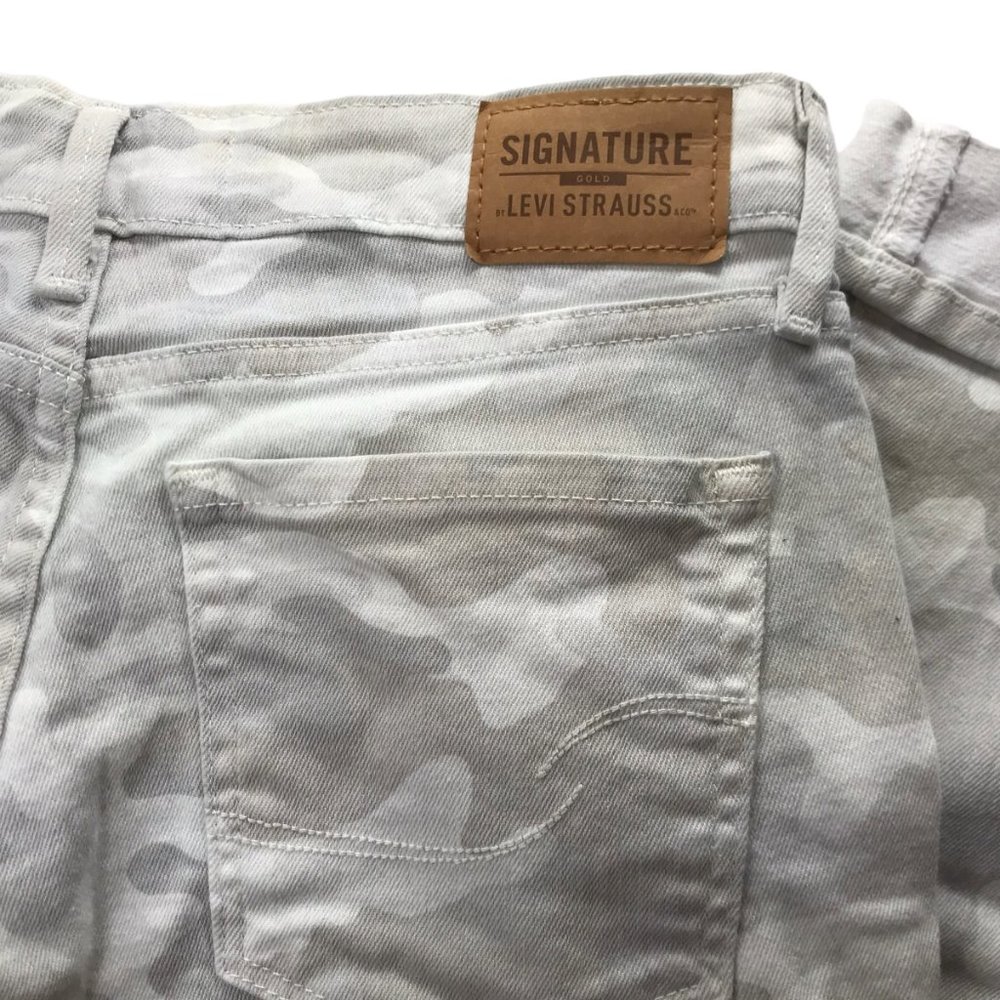 LEVI STRAUSS Signatrue Mid-Rise Capri WhiteGray Camo Camouflage Sz Women's W27 - Picture 5 of 11